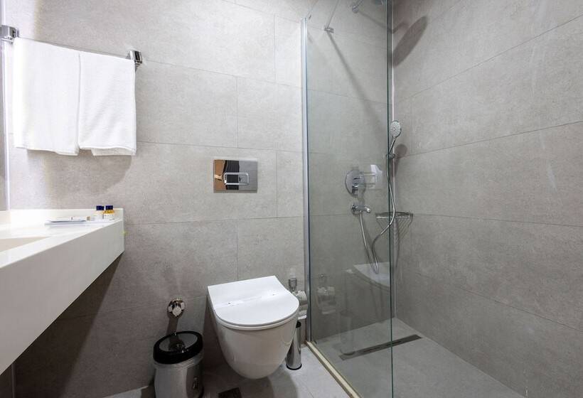 חדר דלוקס, Westdoor