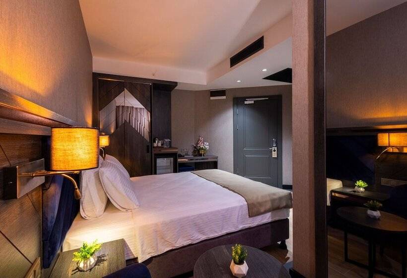 豪华房间, Westdoor