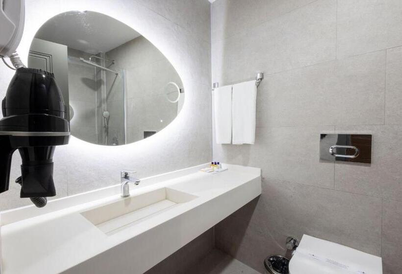 חדר סופריור עם מיטת קינג, Westdoor