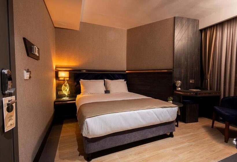 חדר אקונומי, Westdoor