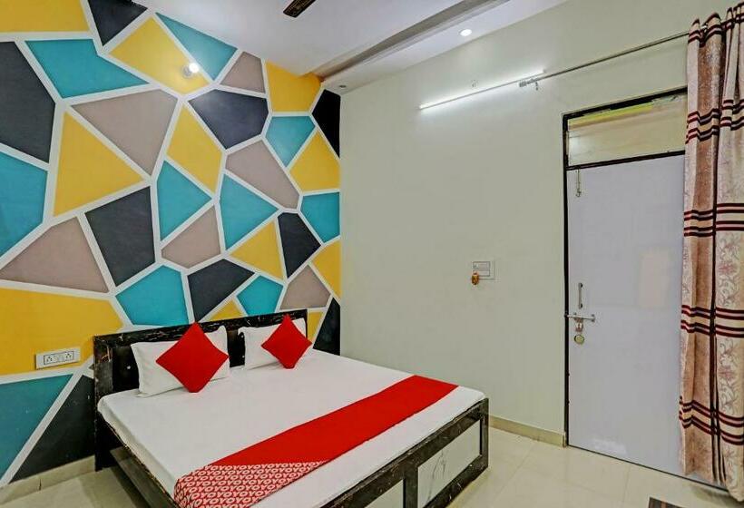 トリプルクラシックルーム, Oyo Flagship Hotel Victory