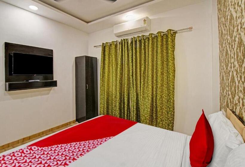 חדר קלאסי לשלושה, Fabhotel Paramount