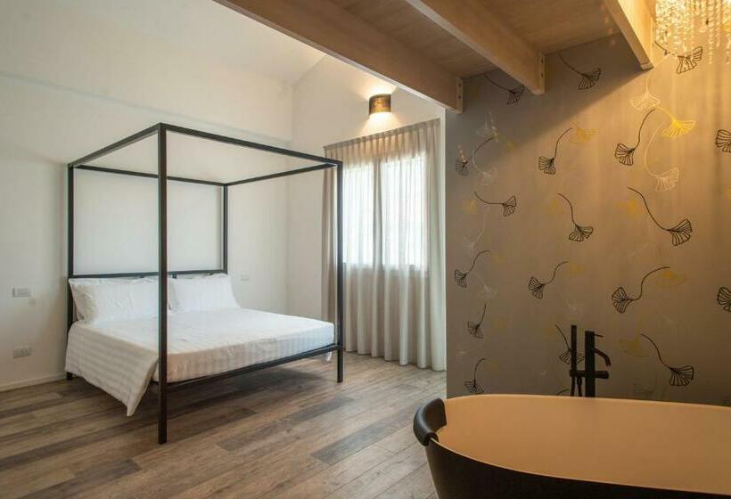 جناح مزوَّد بشرفة, Fiori Di Cardo   Agrimare