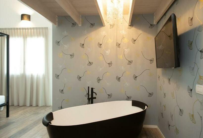 جناح مزوَّد بشرفة, Fiori Di Cardo   Agrimare