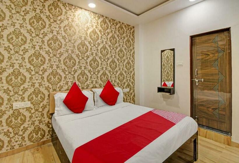 חדר קלאסי לשלושה, Fabhotel Paramount