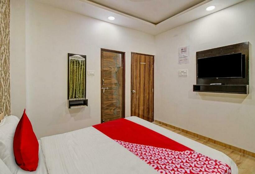 חדר קלאסי לשלושה, Fabhotel Paramount