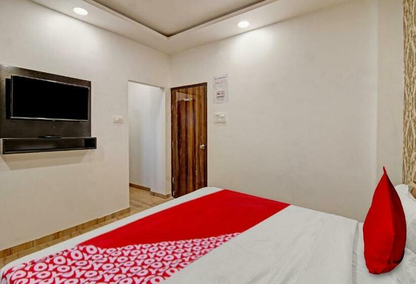 חדר קלאסי לשלושה, Fabhotel Paramount