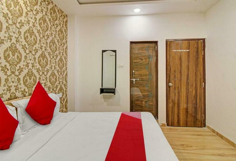 חדר קלאסי לשלושה, Fabhotel Paramount