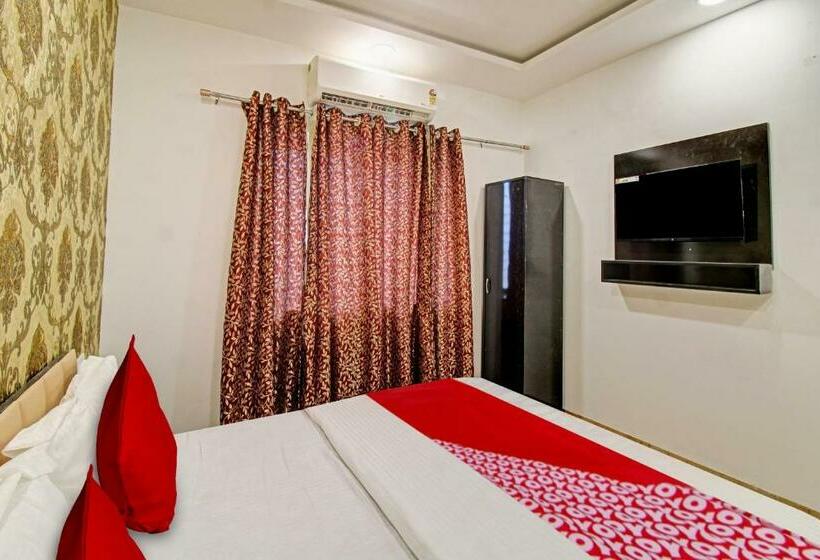 חדר קלאסי לשלושה, Fabhotel Paramount