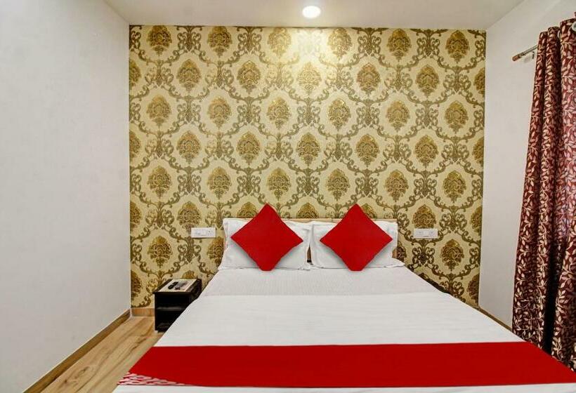 חדר קלאסי לשלושה, Fabhotel Paramount