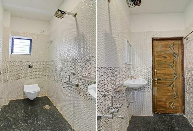 חדר קלאסי לשלושה, Fabhotel Paramount