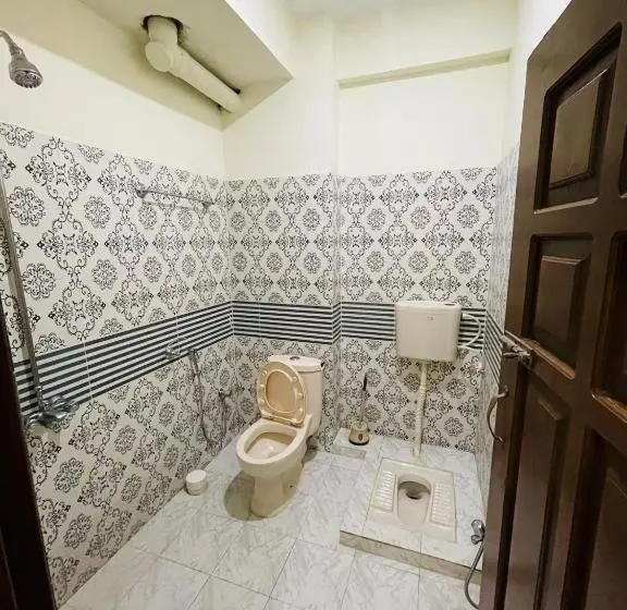 اتاق استاندارد یک نفره, Kashmir Heaven Guest House