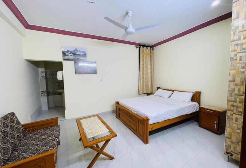 اتاق استاندارد یک نفره, Kashmir Heaven Guest House