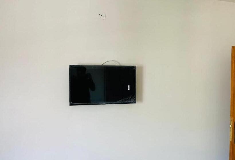 اتاق استاندارد یک نفره, Kashmir Heaven Guest House