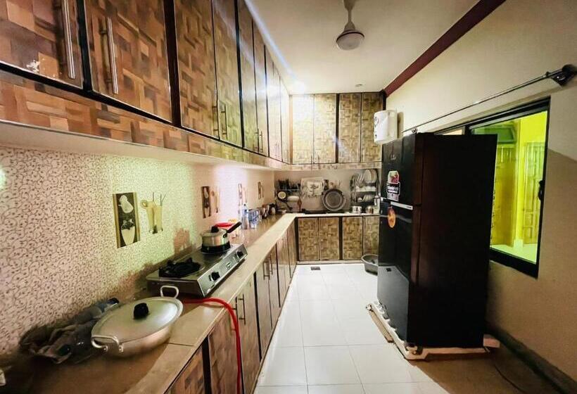 اتاق لوکس با بالکن, Kashmir Heaven Guest House