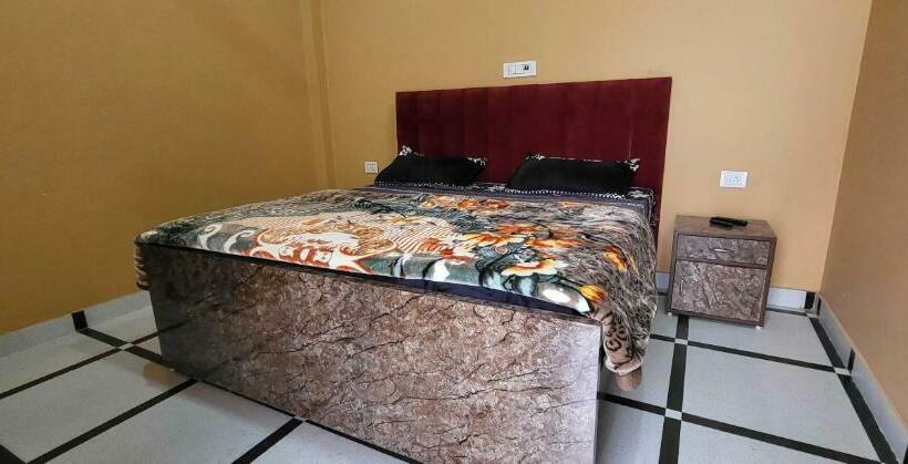 Номер Стандарт, Panipat Town House