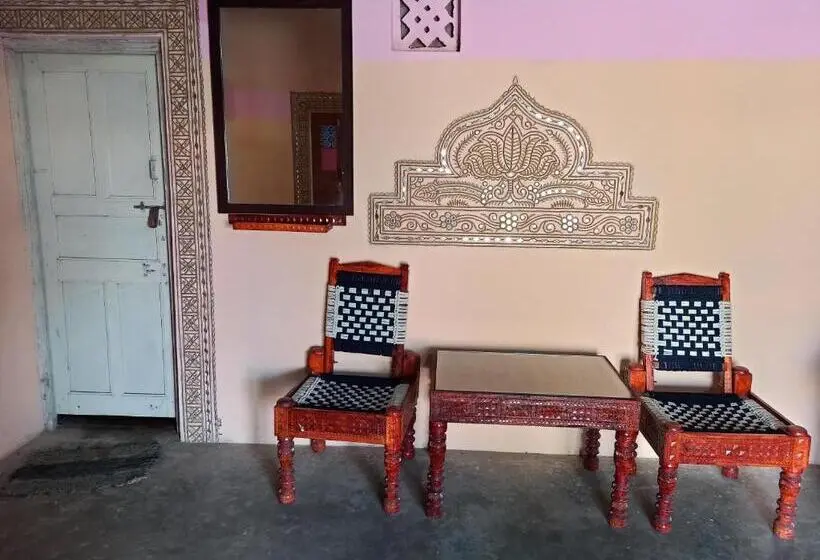 Perhehuone, Rann Kandhi