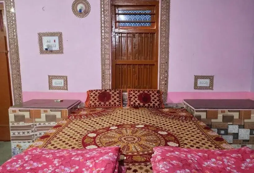 Perhehuone, Rann Kandhi