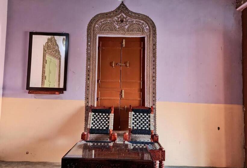 غرفة عائلية, Rann Kandhi