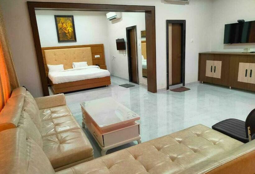 Трехместный Номер Классика, Super Oyo Flagship Hotel Nakshatra