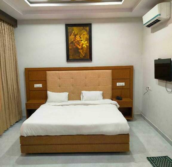 트리플 클래식 룸, Super Oyo Flagship Hotel Nakshatra