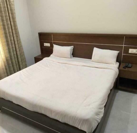 트리플 클래식 룸, Super Oyo Flagship Hotel Nakshatra