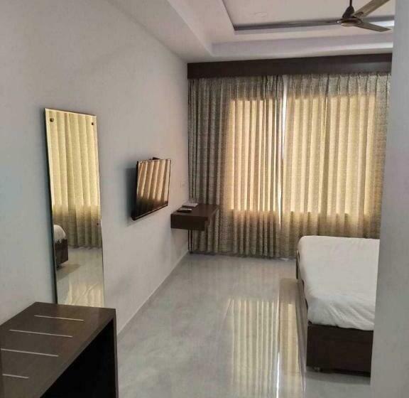 트리플 클래식 룸, Super Oyo Flagship Hotel Nakshatra