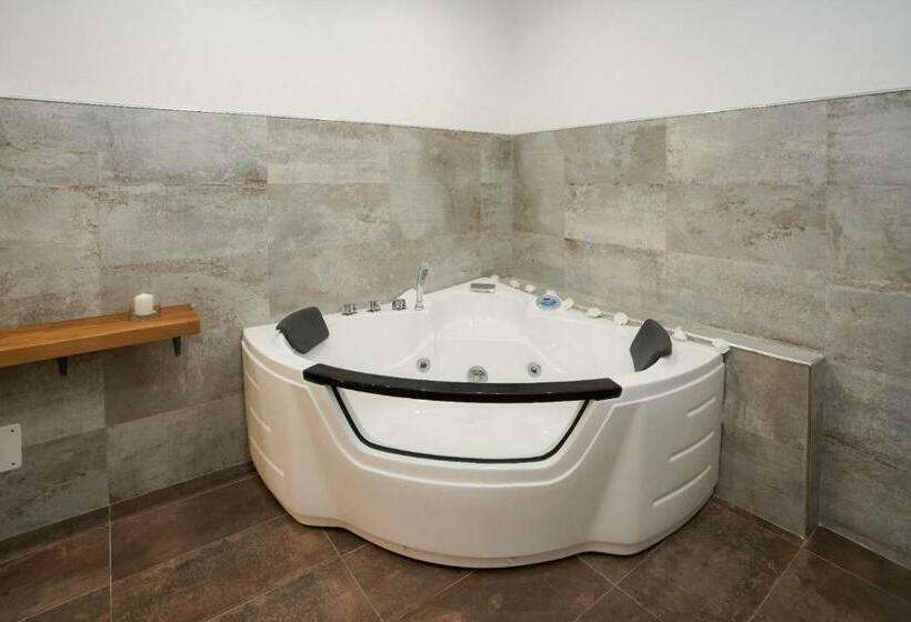 חדר סטנדרט עם ג'קוזי, Dimora La Fuga