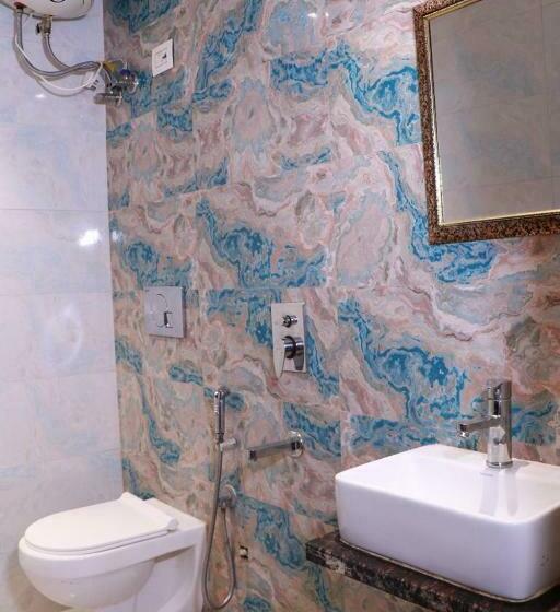 스탠다드 룸, Amrit