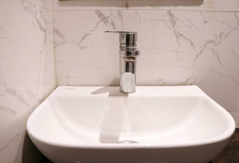 디럭스 룸, Amrit