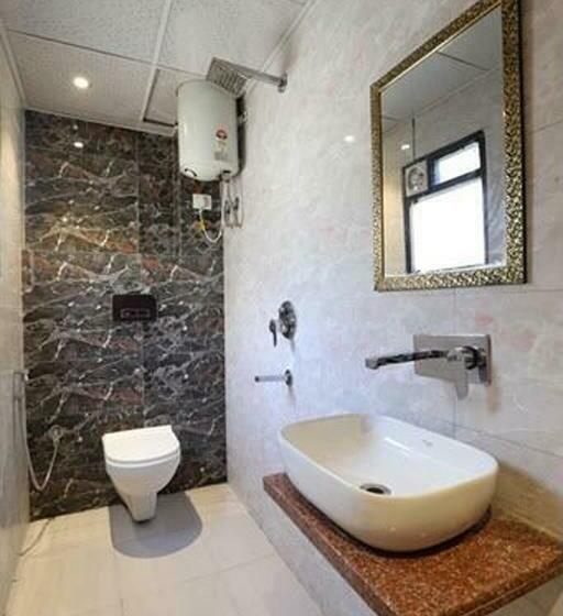 스탠다드 트리플 룸, Amrit