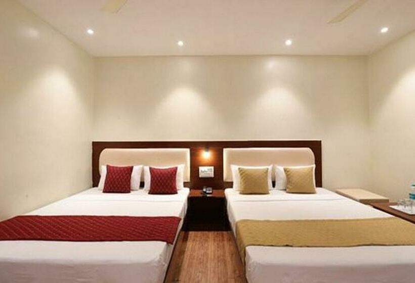 패밀리 룸, Amrit