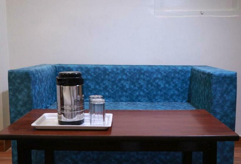 패밀리 룸, Amrit