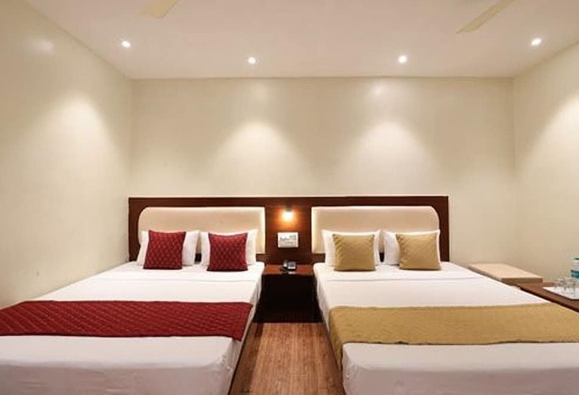 패밀리 룸, Amrit