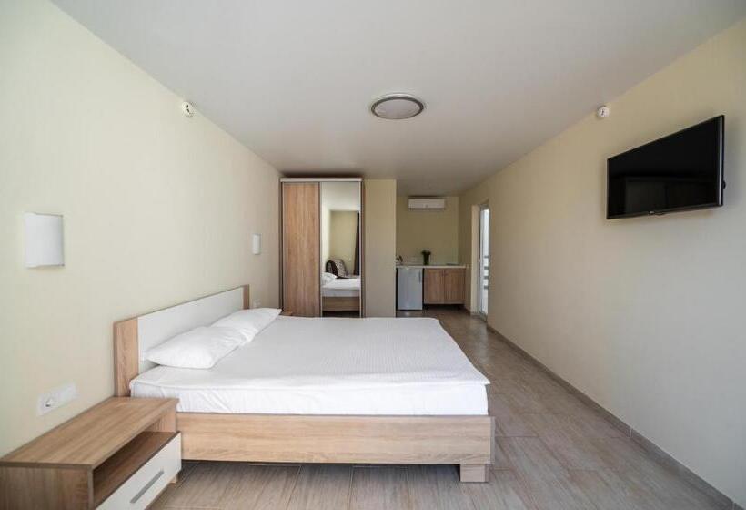 コンフォートトリプルルーム, Weekend Family