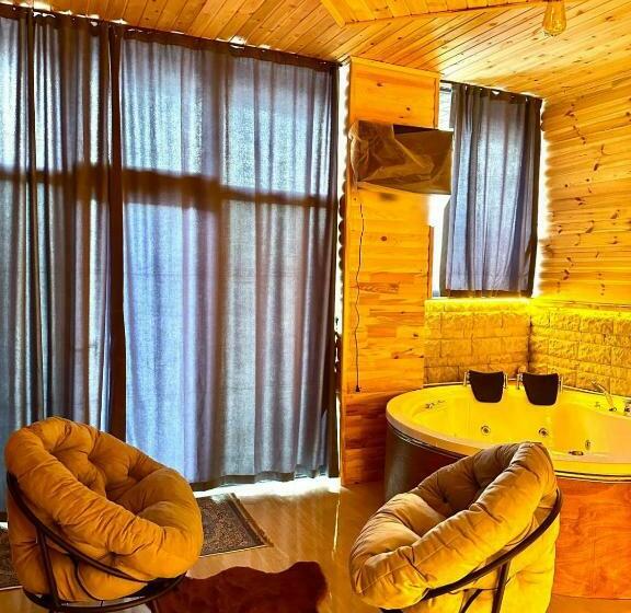 חדר דחוקס עם מיטת קינג, Shatobungalov