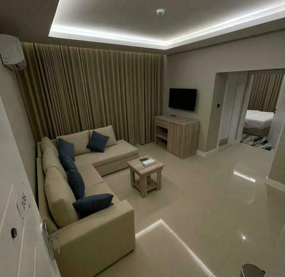 غرفة عائلية, اصيل الملقا