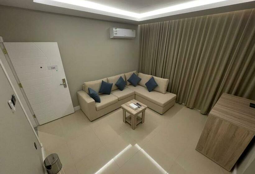 غرفة عائلية, اصيل الملقا