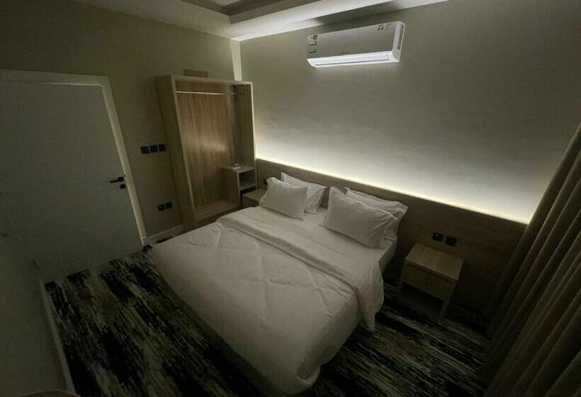 غرفة عائلية, اصيل الملقا