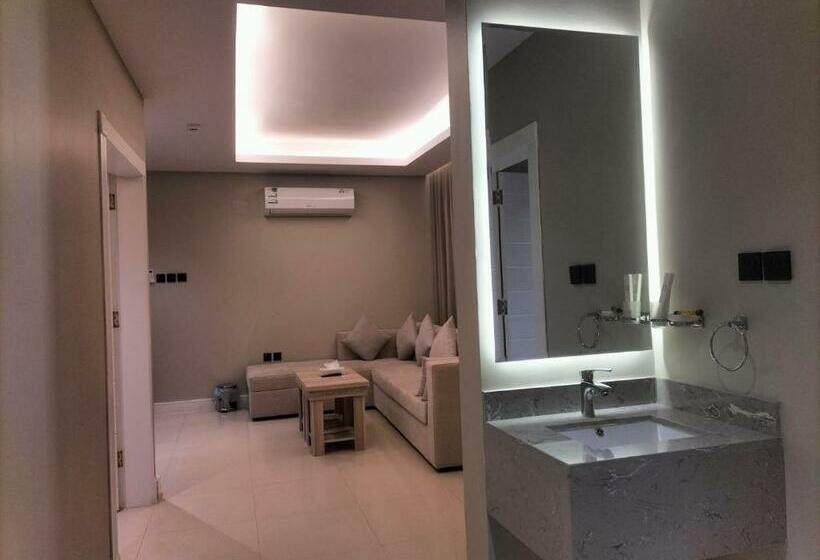 غرفة قياسية رباعية, اصيل الملقا