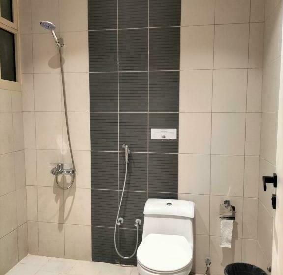 غرفة قياسية رباعية, اصيل الملقا