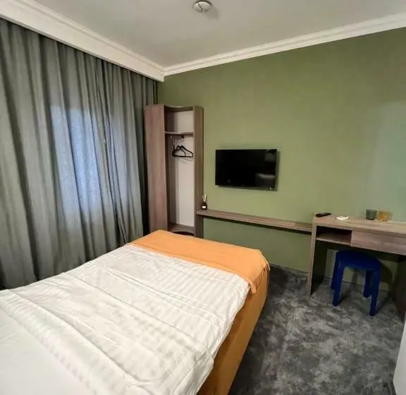 Chambre Standard Individuelle, Cocó