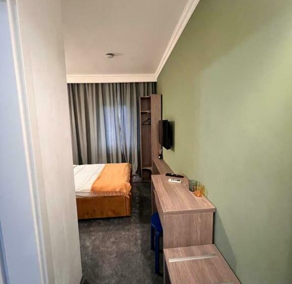 غرفة قياسية فردية, Cocó