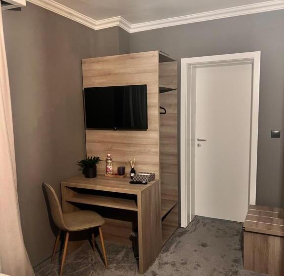 غرفة قياسية فردية, Cocó