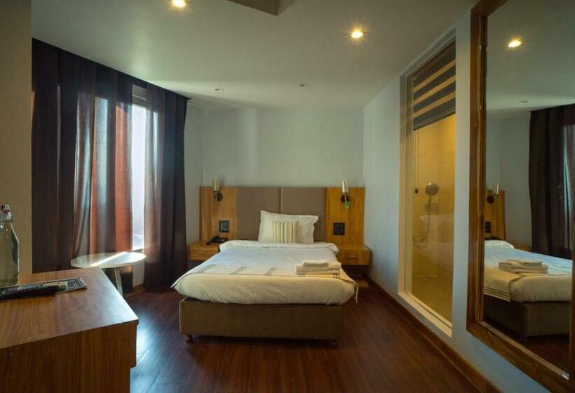 Quarto Estandar, Emerald