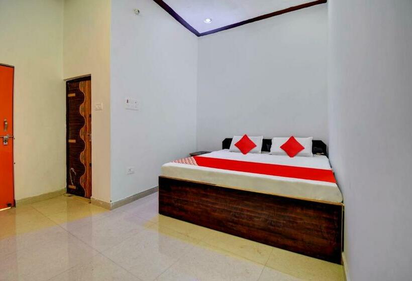 トリプルクラシックルーム, Oyo Flagship Highway Suites