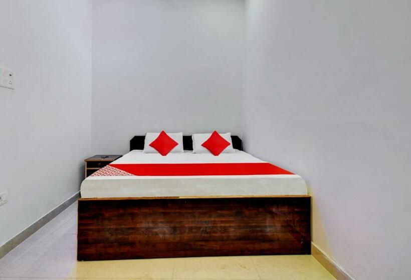 トリプルクラシックルーム, Oyo Flagship Highway Suites