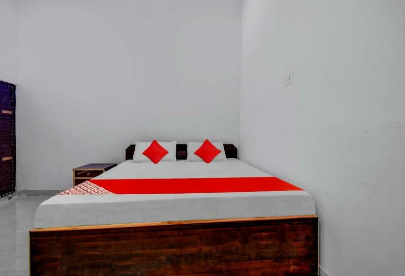 トリプルクラシックルーム, Oyo Flagship Highway Suites