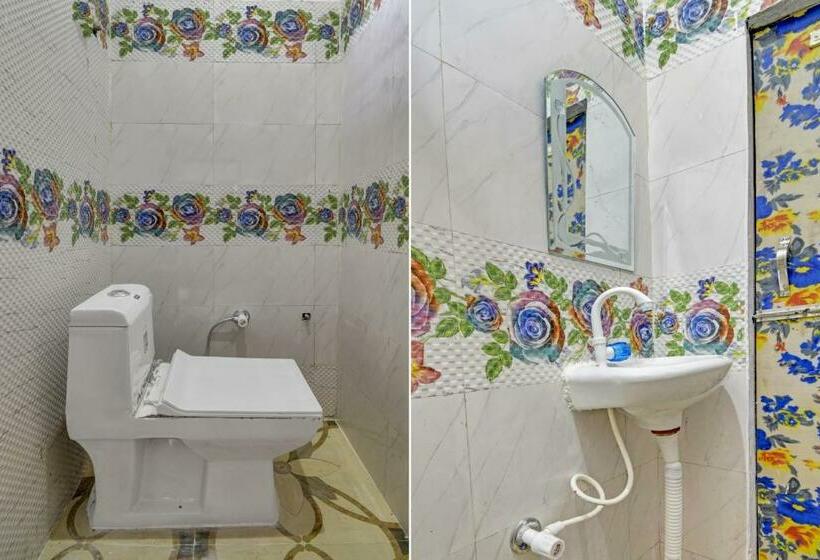 トリプルクラシックルーム, Oyo Flagship Highway Suites