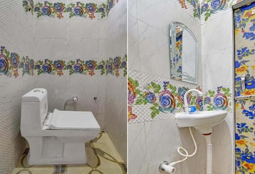 トリプルクラシックルーム, Oyo Flagship Highway Suites